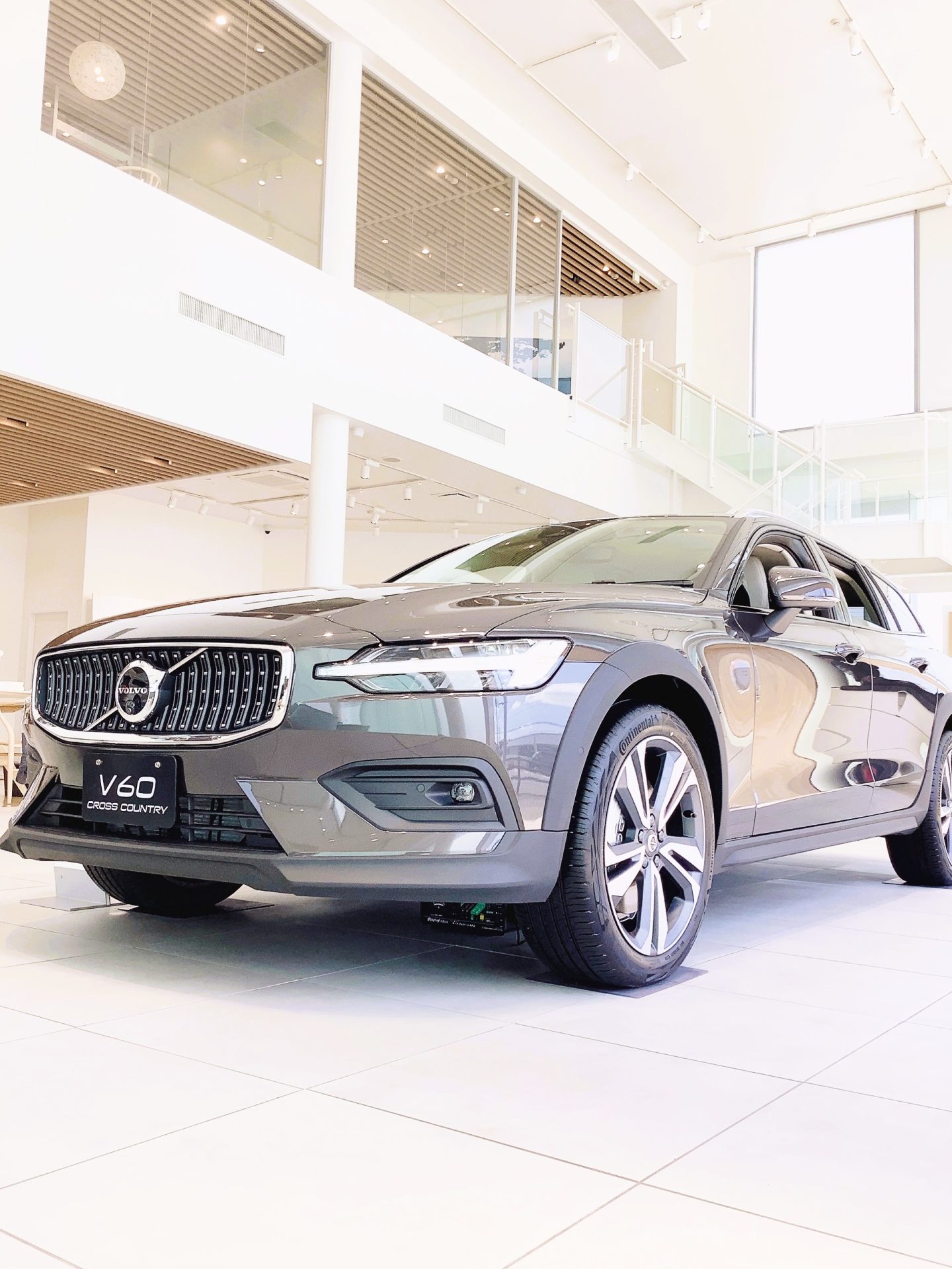 展示車を1台入れ替えいたしました 】V60 Cross Country 展示車を1台入れ替えいたしました 】V60 Cross Country