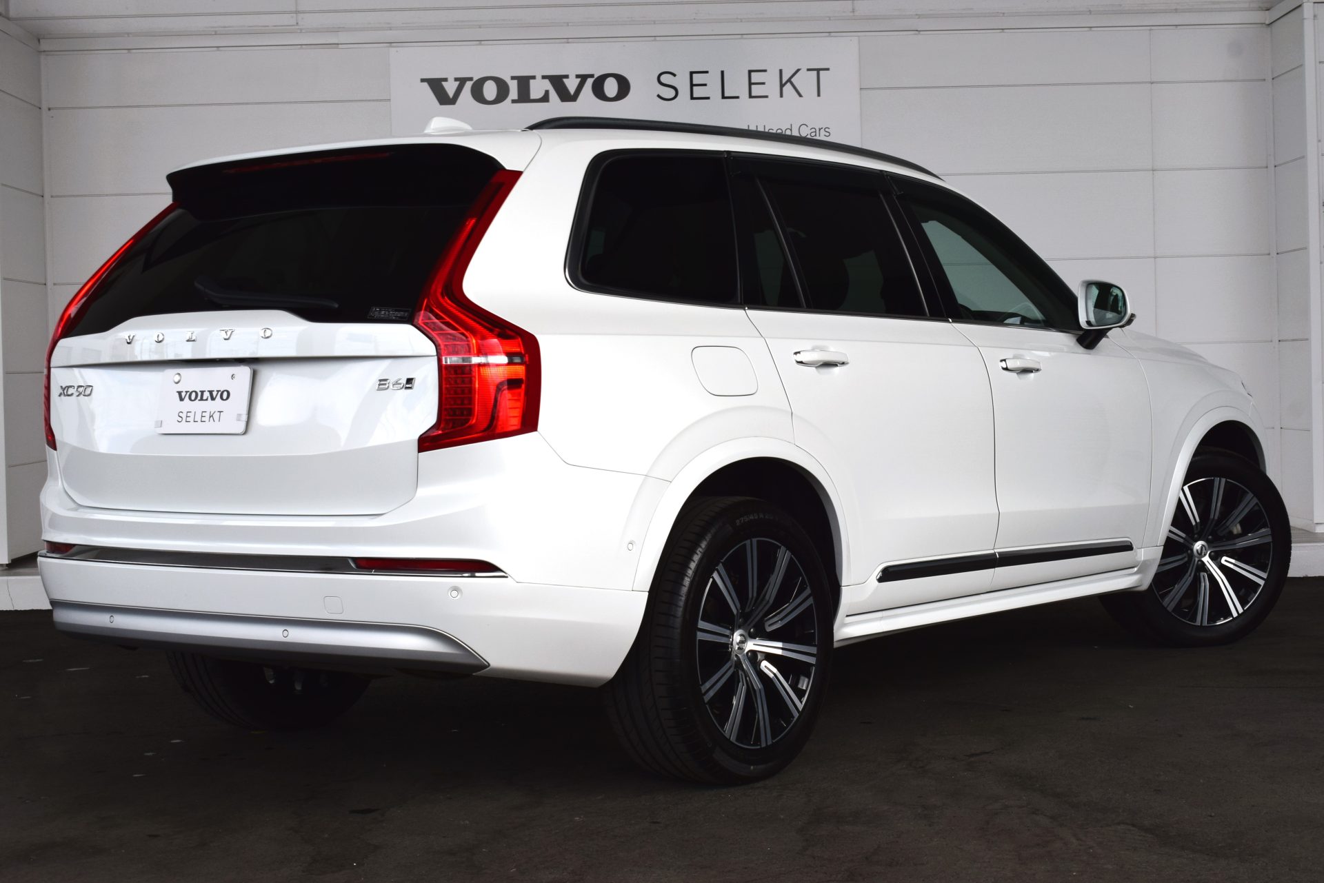 ボルボ認定中古車 最新入荷情報 】XC90 B6 AWD Inscription